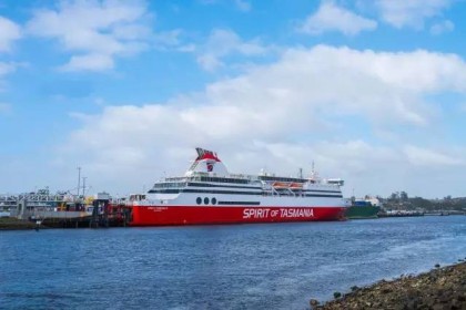 亿万28平台- 勒阿弗尔港口德比火爆，渔船鸣笛声助威成独特风景