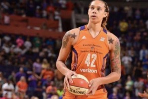  魔术师约翰逊入股WNBA，洛杉矶火花队估值暴涨  