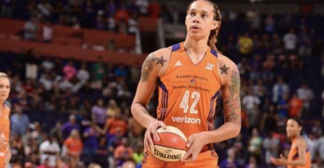  魔术师约翰逊入股WNBA，洛杉矶火花队估值暴涨  